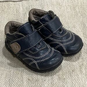 Infant size 5 leather Navy Walker Shoes with Secure Straps